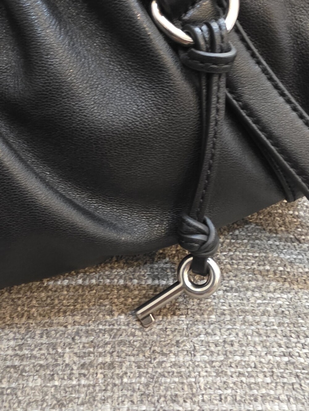 Marc Jacobs Cristina Leather Shoulder Bag - Picture 5 of 5